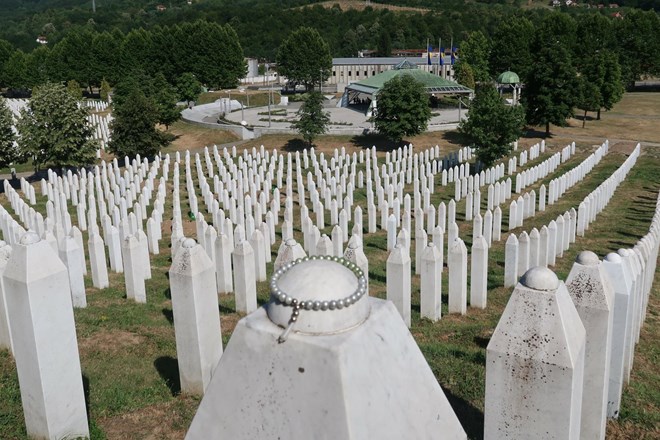 Srbski politiki ob spominu na žrtve v Jasenovcu zanikali genocid v Srebrenici