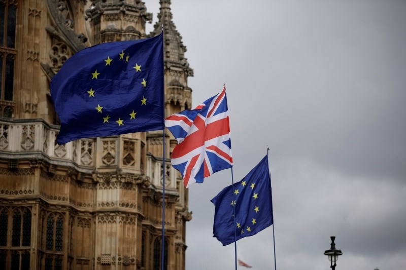 Več kot šest milijonov Britancev podpisalo peticijo proti brexitu