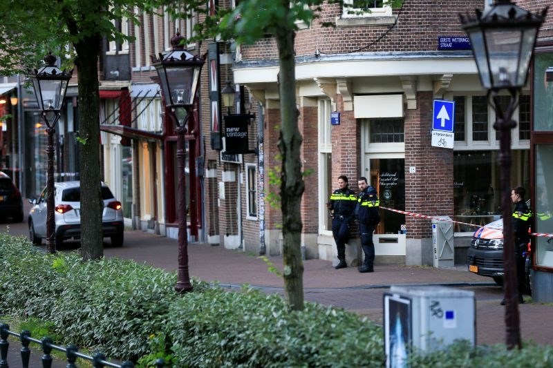 V Amsterdamu ustrelili znanega nizozemskega preiskovalnega novinarja