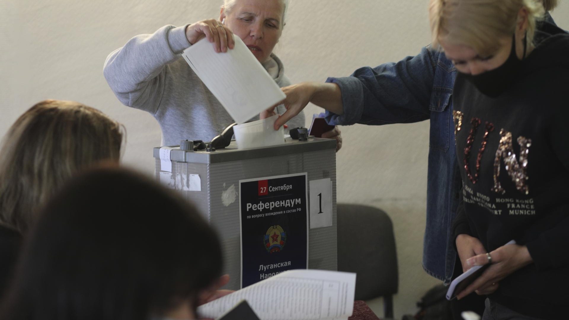 V Kijevu organizatorjem referendumov o priključitvi k Rusiji grozijo s sodnim pregonom