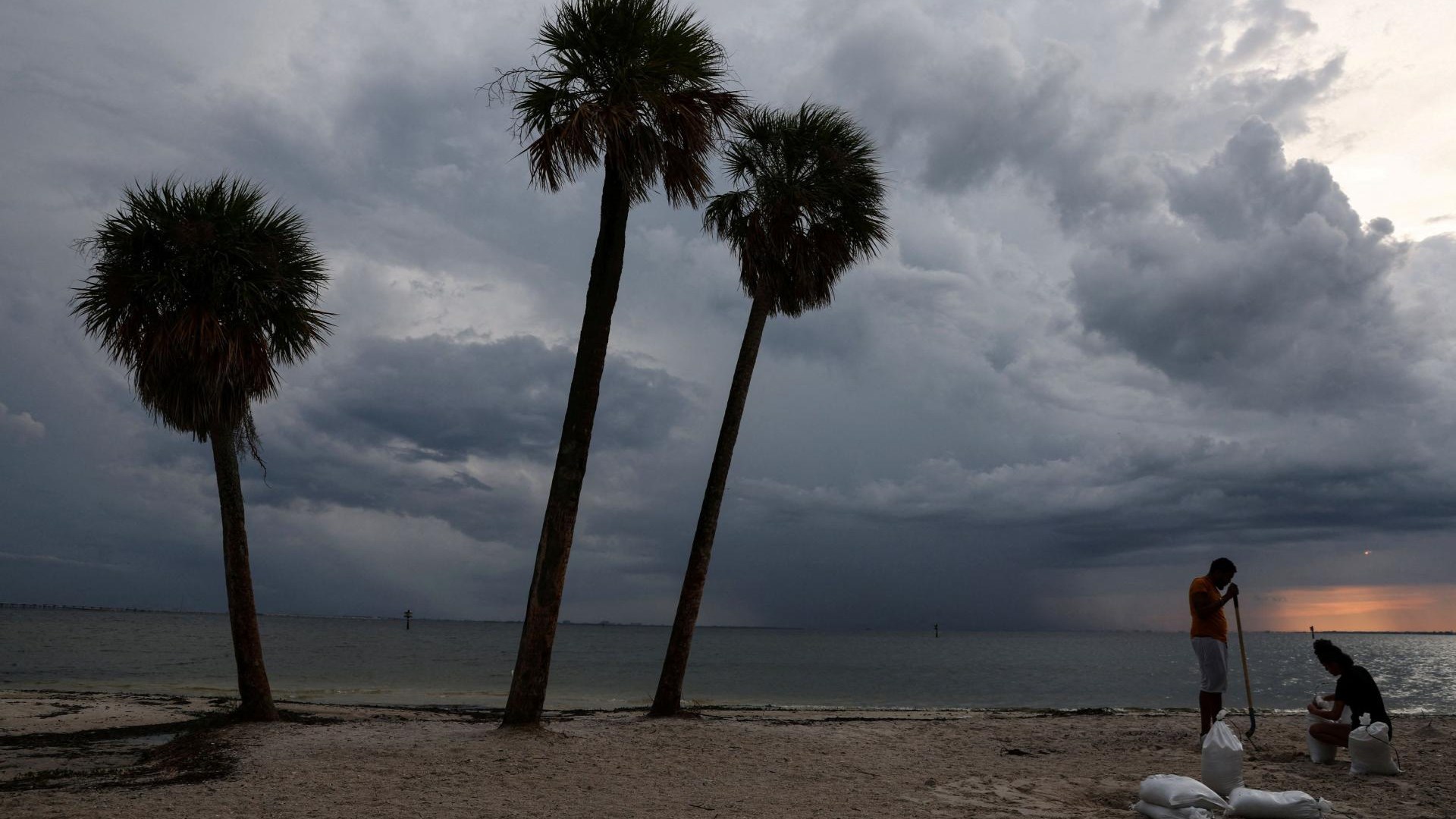 Orkan Ian dosegel zahodni del Kube, na Floridi pospešene priprave