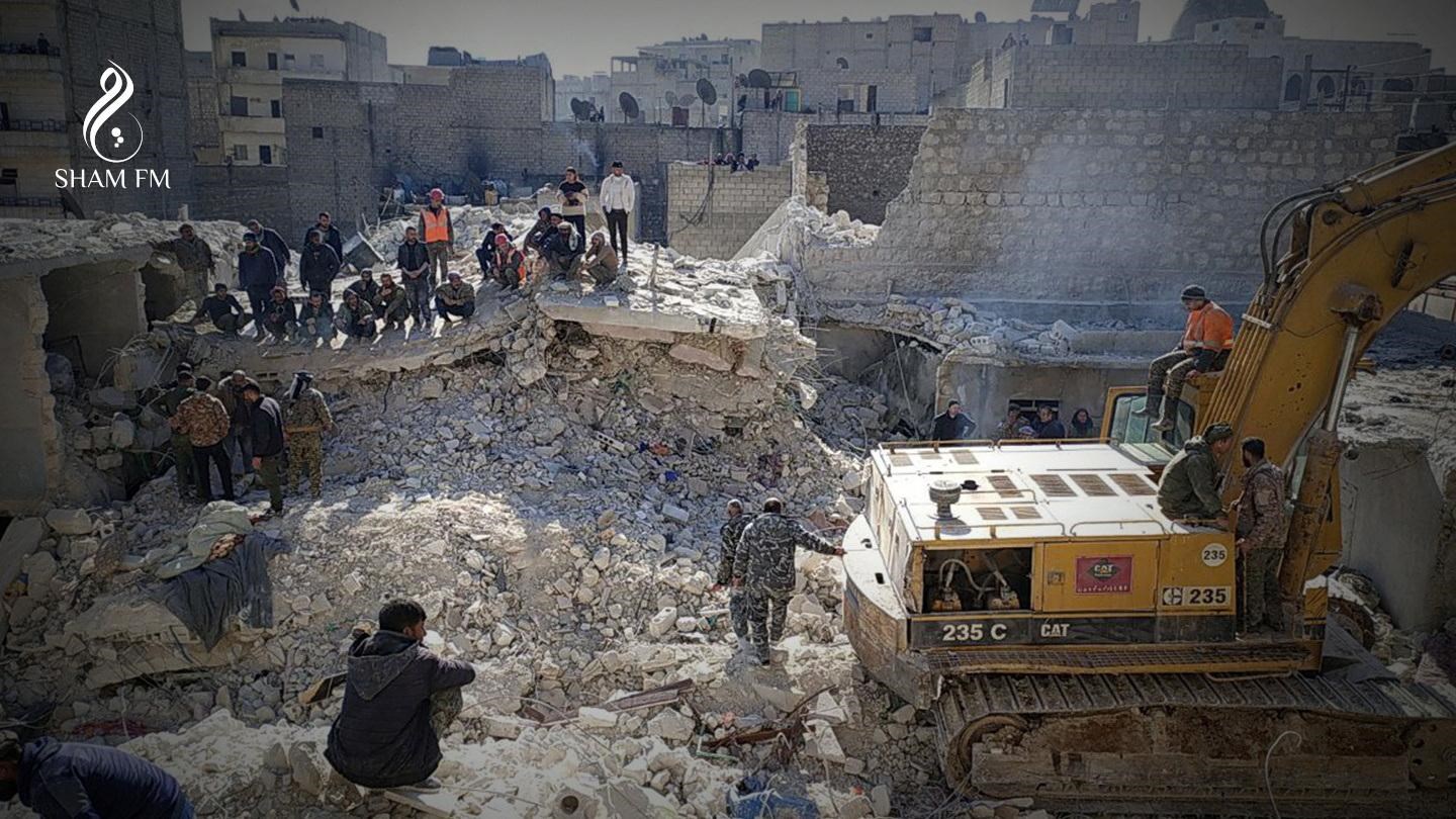 #foto V zrušenju stanovanjske stavbe v Alepu umrli tudi otroci