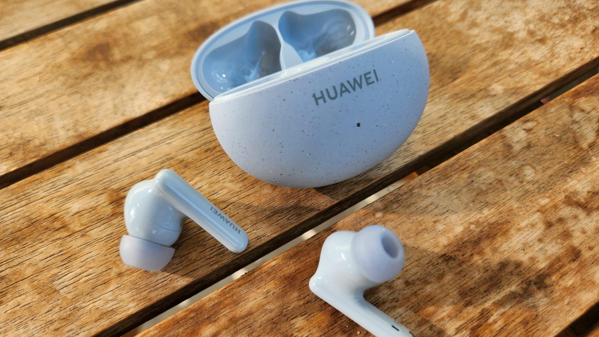 Huawei freebuds 5i: Veliko muzike za zmerno vsoto denarja