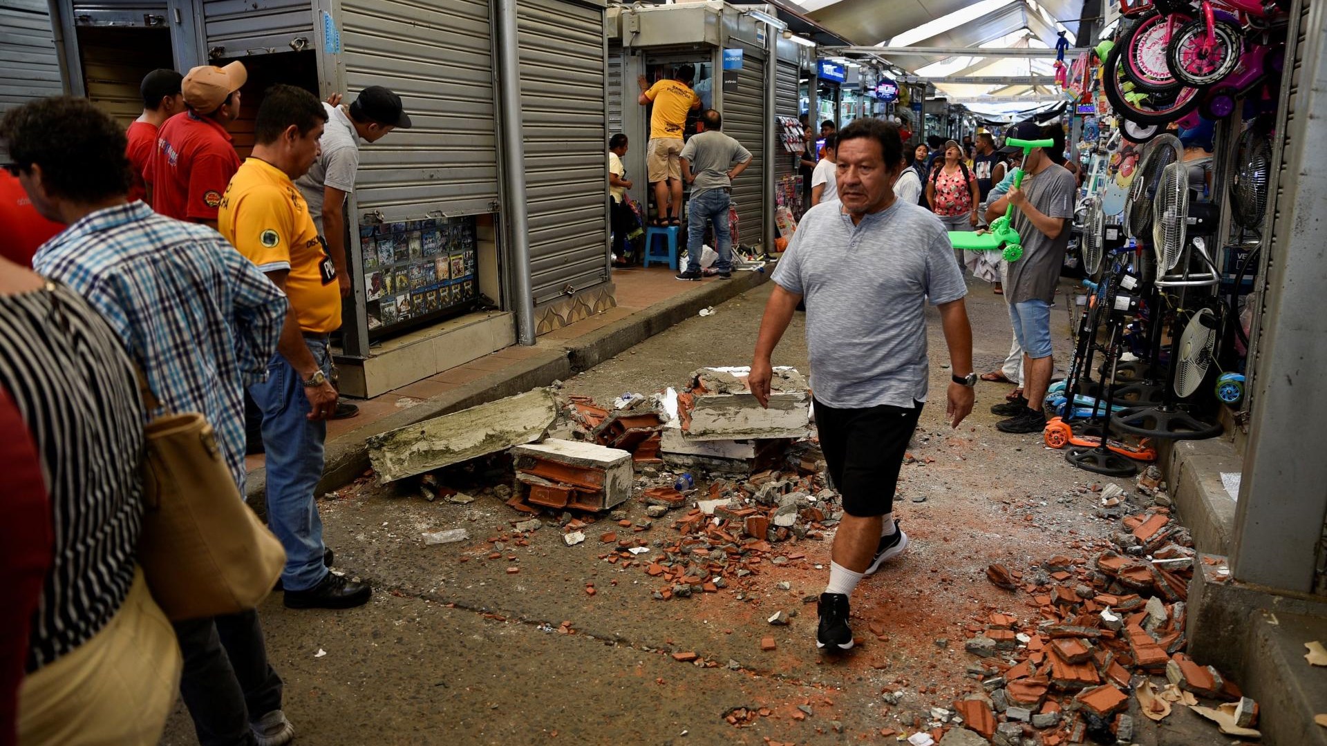 #foto: V potresu v Ekvadorju in Peruju najmanj 14 mrtvih