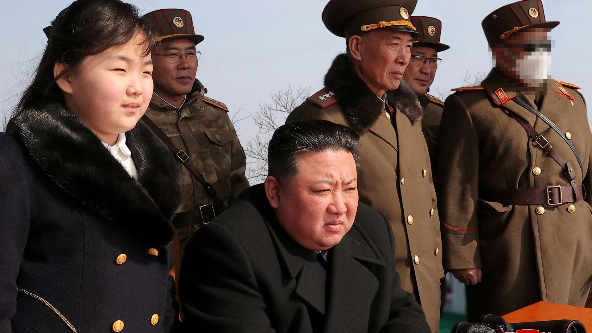 Severna Koreja: Kim Jong Un naj bi nadzoroval vaje jedrskega protinapada