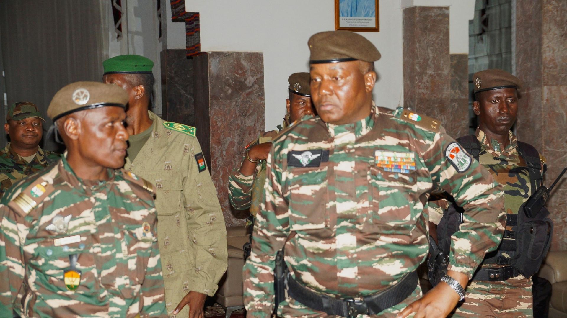 La junte militaire au Niger accuse la France de vouloir intervenir militairement