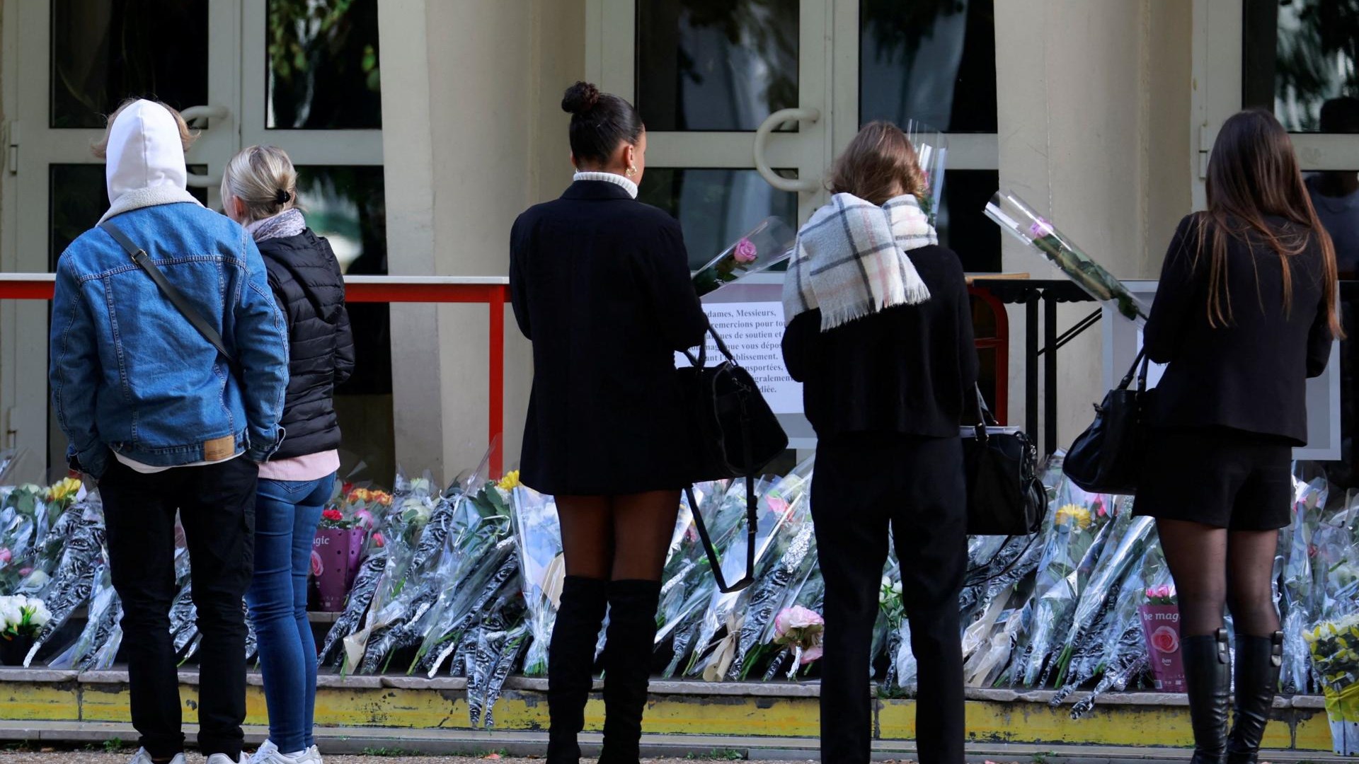France : Une école qui a été le théâtre d’une attaque au couteau vendredi a été évacuée en raison d’une alerte à la bombe
