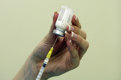 V Veliki Britaniji preizkušajo prvo personalizirano cepivo proti raku

