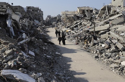 V Gazi 300 kilogramov ruševin na kvadratni meter