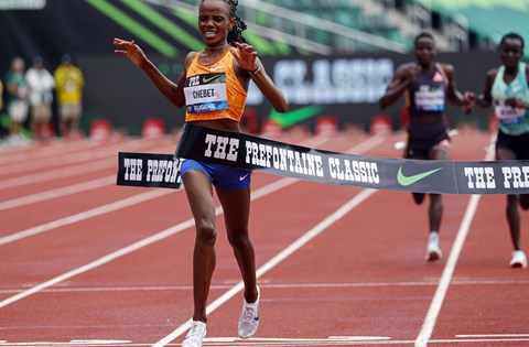 Kenijka Beatrice Chebet je v Eugenu popravila svetovni rekord na 10.000 m