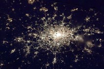 Zemlja ponoči: Čudovite fotografije velikih mest, ki ponoči okrasijo naš planet