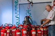 Mesec požarne varnosti: gasilni aparati za domačo rabo