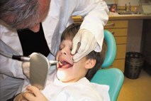 Zdravniška zbornica poziva k ustreznejšemu financiranju zobozdravstva
