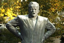 Kdo je ukradel doprsni kip politika Borisa Kidriča?