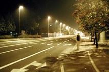 Na križišču Brilejeve in Regentove ulice že tri tedne ne gorijo luči javne razsvetljave