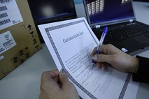 Ministrica Radićeva: Obvezna enoletna garancija za tehnične izdelke ne bo ukinjena