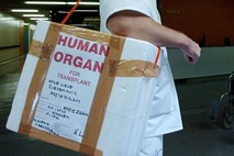 Turški zdravnik Yusuf Sonmez, osumljen trgovanja z organi na Kosovu, na prostosti