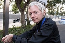 Assange napovedal vojno "zločinskim strukturam" v obliki švicarskih bank
