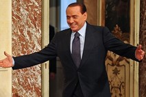 Polovica Italijanov si želi, da bi Silvio Berlusconi odstopil s položaja premierja