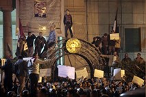 Protesti v Egiptu: MZZ Slovence, ki se trenutno nahajajo tam, poziva k previdnosti