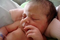 Danski raziskovalci: Prekinitev nosečnosti ne poveča tveganja za duševna obolenja, materinstvo pa