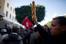 V Tuniziji se kljub zamenjavi ministrov še naprej odvijajo protesti