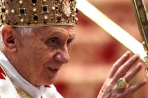 Vatikan: Papež Benedikt XVI. ni več darovalec organov - ti so v lasti Cerkve