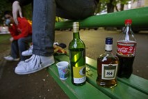 WHO opozarja: Alkohol vsako leto po svetu ubije 2,5 milijona ljudi