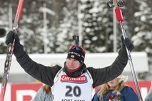 Biatlon: Svendsnu tudi zasledovanje, Bauer in Fak med petnajsterico