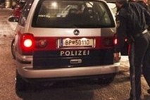 Huda prometna nesreča na avstrijski avtocesti: Najmanj dve smrtni žrtvi in štirje ranjeni