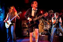 Nepozabni koncert uspešnic skupine AC/DC  s skupino DIRTY DC, najboljšo »tribute to«  AC/DC zasedbo iz Velike britanije