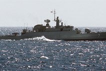 Egipt je dvema iranskima vojaškima ladjama preprečil prečkanje Sueškega prekopa