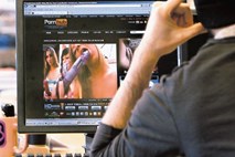 Cunami zasvojenosti s  seksom na spletu