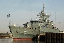 Iran zaprosil za dovoljenje za prečkanje Sueškega prekopa z dvema ladjama, v Teheranu spet protesti