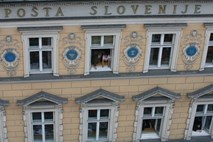 Država spustila cene, Pošta Slovenije jih "popravlja"
