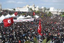 Protestniki znova v Tunisu, Manami in Kairu, Facebook generacija na ulicah tudi v Mavretaniji