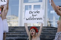 Ukrajinke "zgoraj brez" in s transparenti proti seks turizmu