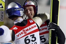 Dvojna avstrijska zmaga na veliki skakalnici: Schlierenzauer pred Morgensternom, Damjan 13.