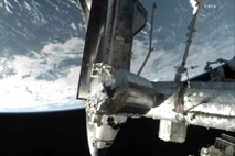 Raketoplan Atlantis se je uspešno priljučil na Mednarodno vesoljsko postajo