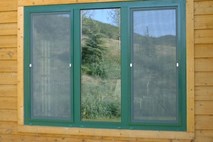 Pred vlomilci bolj zanesljivo ščitijo protivlomna okna