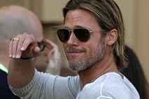 Brad Pitt se v Cancunu pripravlja na premiero svojega novega filma, njegove otroke pa pazi moška varuška
