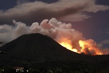 Na Sulaveziju je izbruhnil vulkan Lokon: evakuiranih že več kot 6000 ljudi