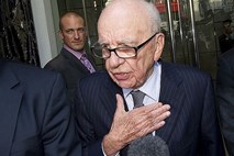 Murdoch v britanskih časnikih z opravičilom zaradi "hudodelstev" ukinjenega tabloida