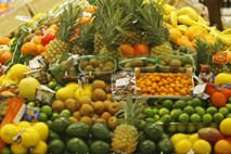 Slovenci pojemo več sadja in zelenjave, večji pa je tudi energijski vnos