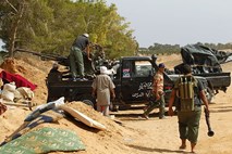 Libijec zaradi smrti žene in treh otrok v bombandiranju zvezo Nato obtožil umora