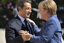 Sarkozy in Merklova za ustanovitev prave gospodarske vlade območja evra