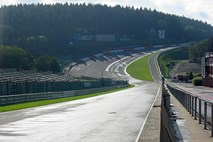 FIA dirkačem prepovedala uporabo gibljivega zadnjega krilca skozi zloglasni ovinek Eau Rouge v Spa-ju
