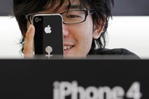 Apple pripravlja cenejšo različico iPhona 4: Imel bo manj spomina kot njegov dražji brat