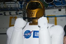 Vsi sistemi delujejo: Prvi humanoidni robot v vesolju se je prebudil