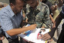 V Gadafijevi utrdbi so našli album, poln fotografij Condoleezze Rice